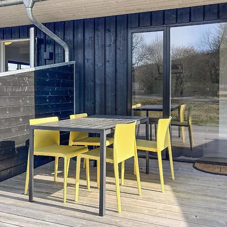 2 Bedroom Awesome In Apartamento